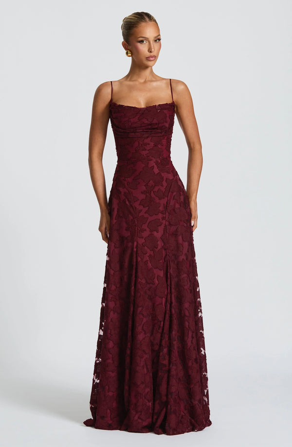 Vestido elegante para boda invitada 2025 — Sevilla Signature