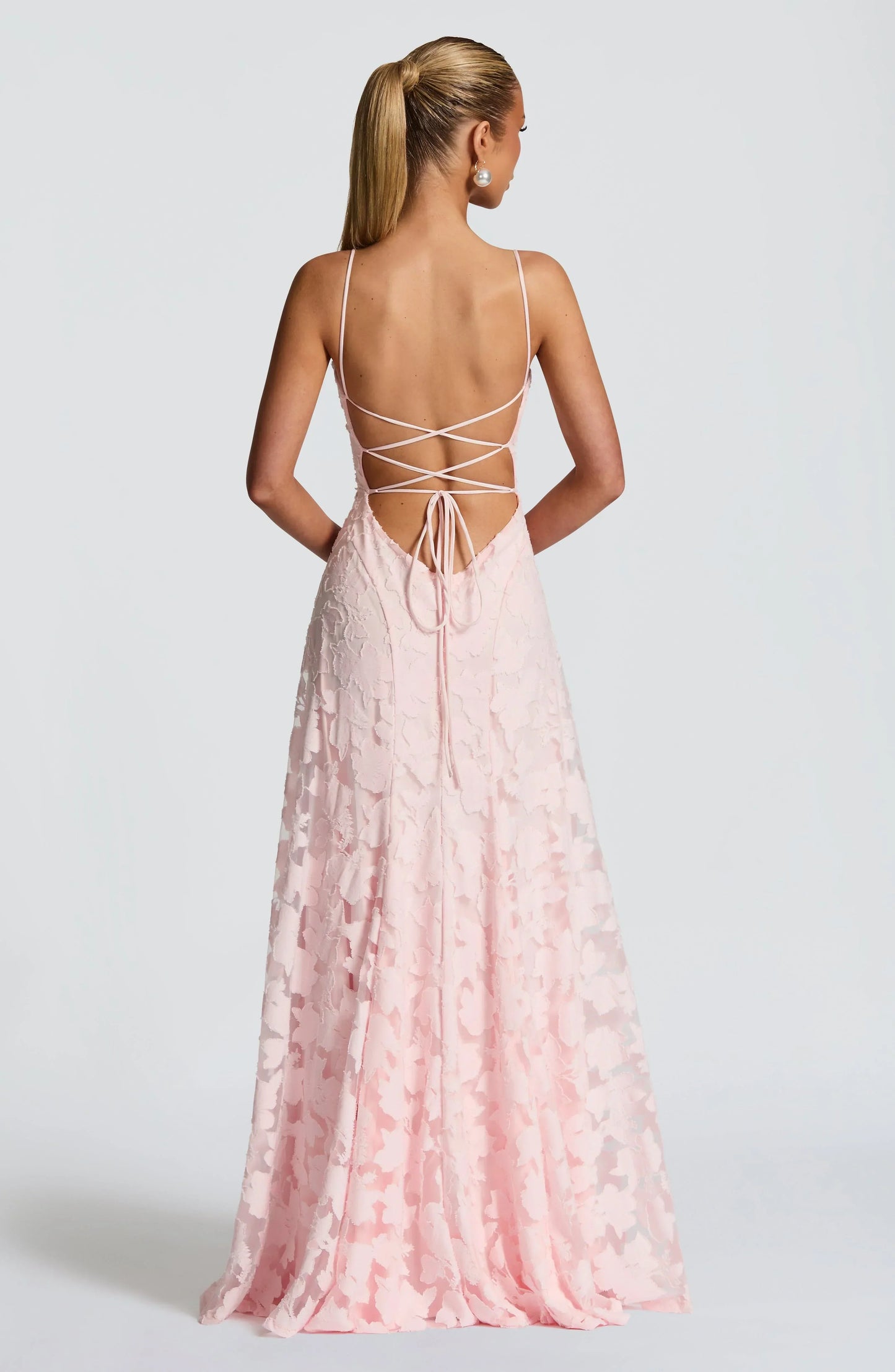 Clara Léon™ | Elegancka sukienka o długiej sylwetce