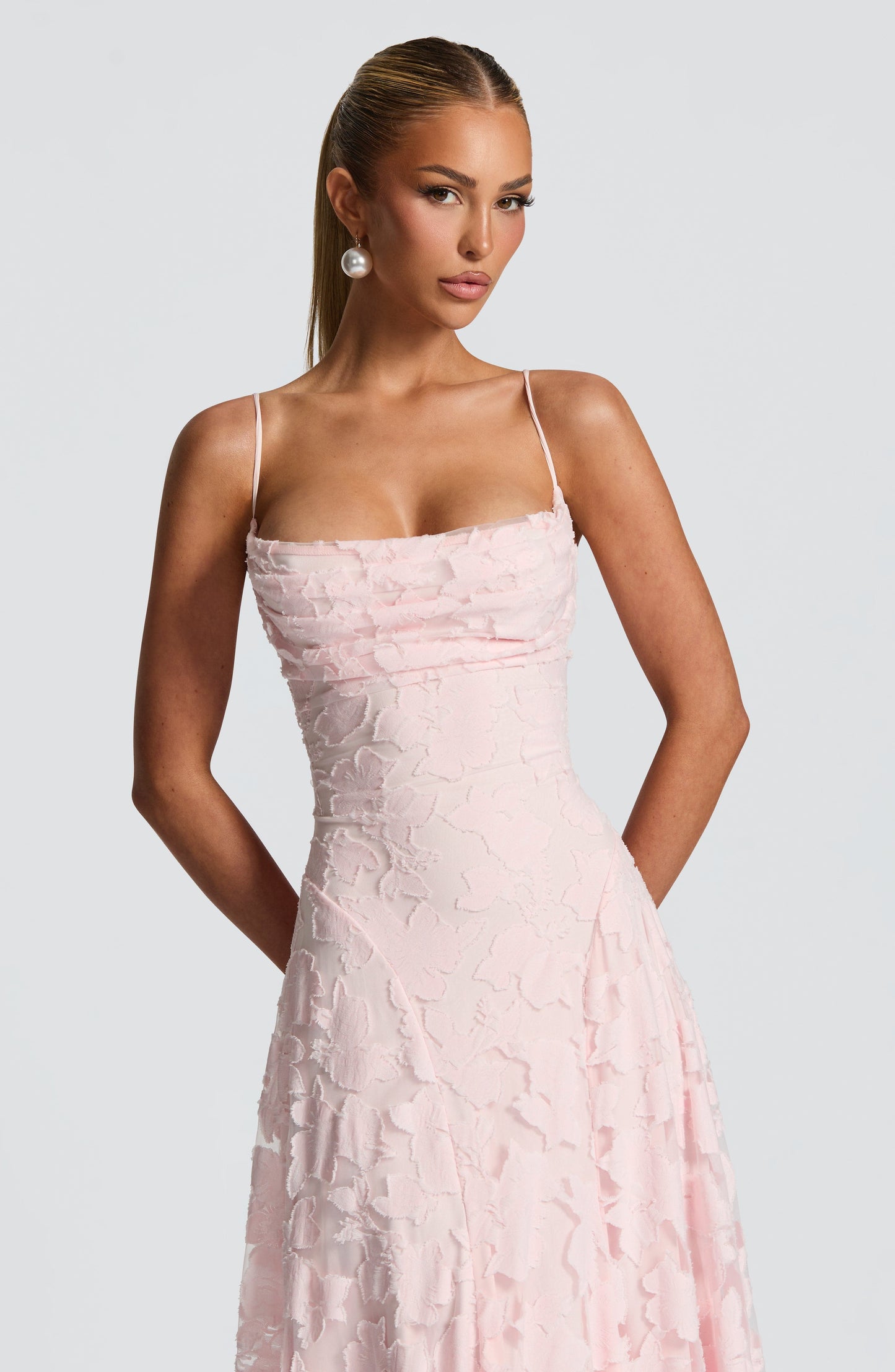 Clara Léon™ | Elegancka sukienka o długiej sylwetce