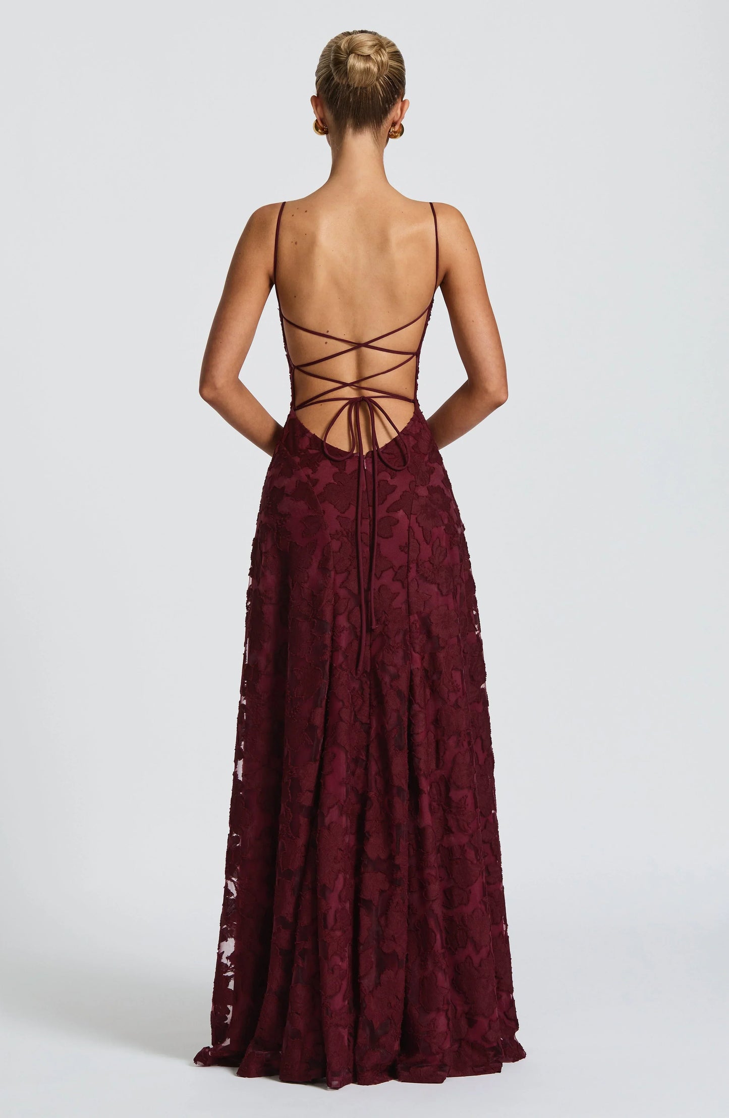 Clara Léon™ | Elegancka sukienka o długiej sylwetce