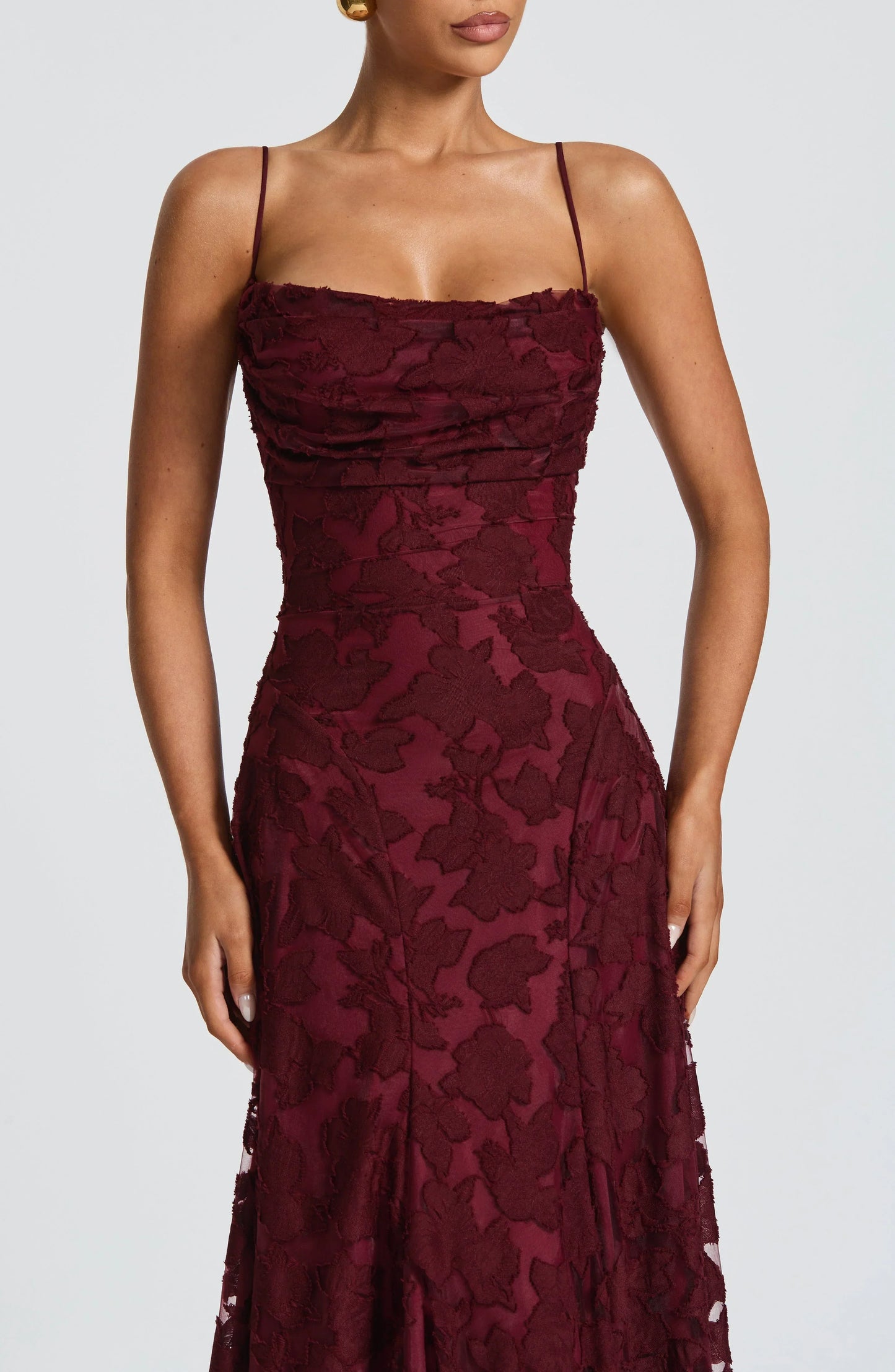 Clara Léon™ | Elegancka sukienka o długiej sylwetce