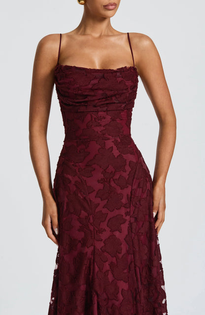 Clara Léon™ | Elegancka sukienka o długiej sylwetce