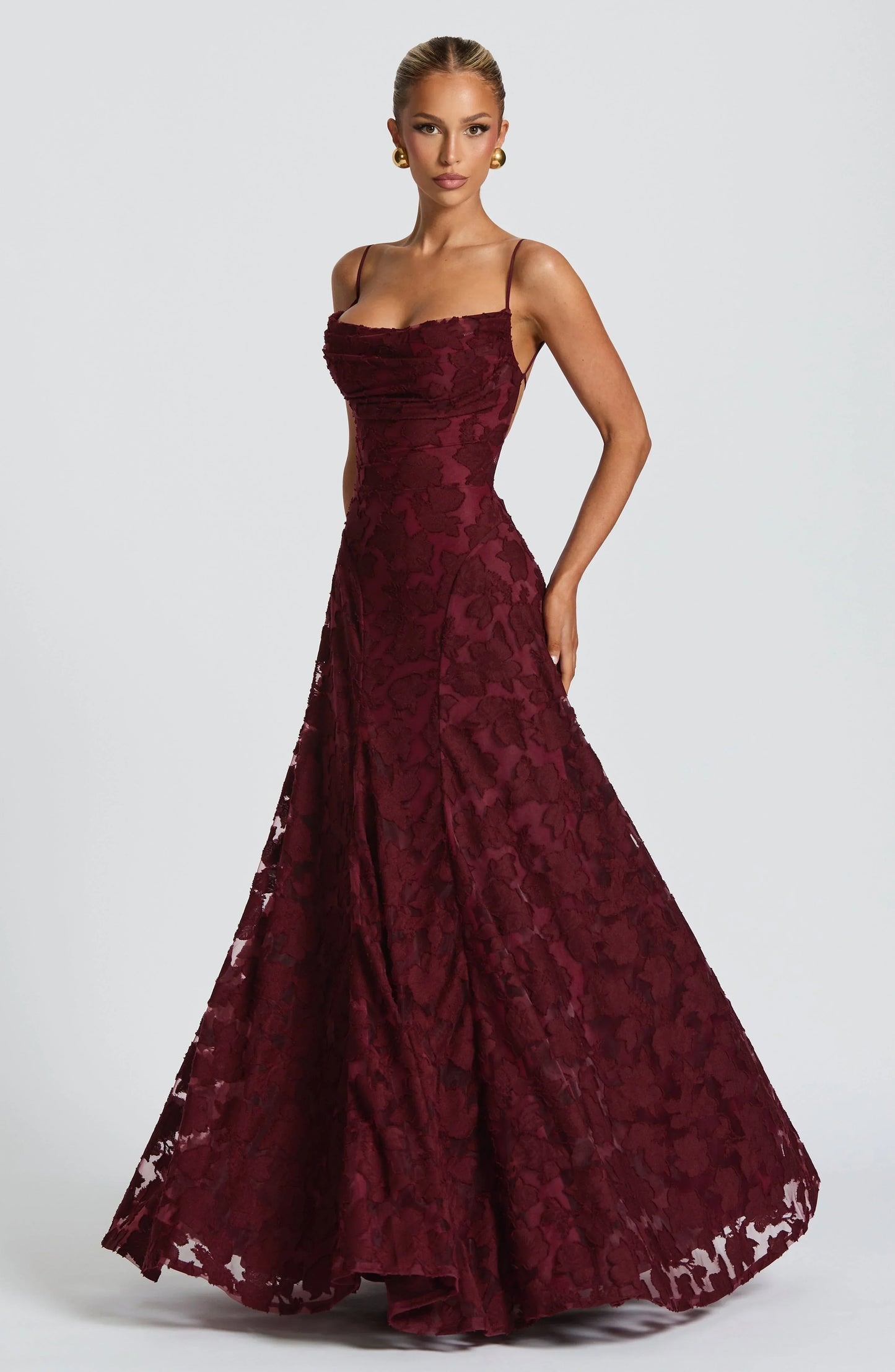 Clara Léon™ | Elegancka sukienka o długiej sylwetce