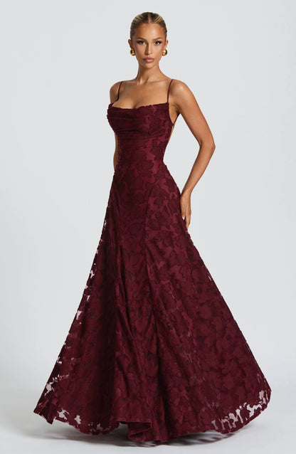 Clara Léon™ | Elegancka sukienka o długiej sylwetce