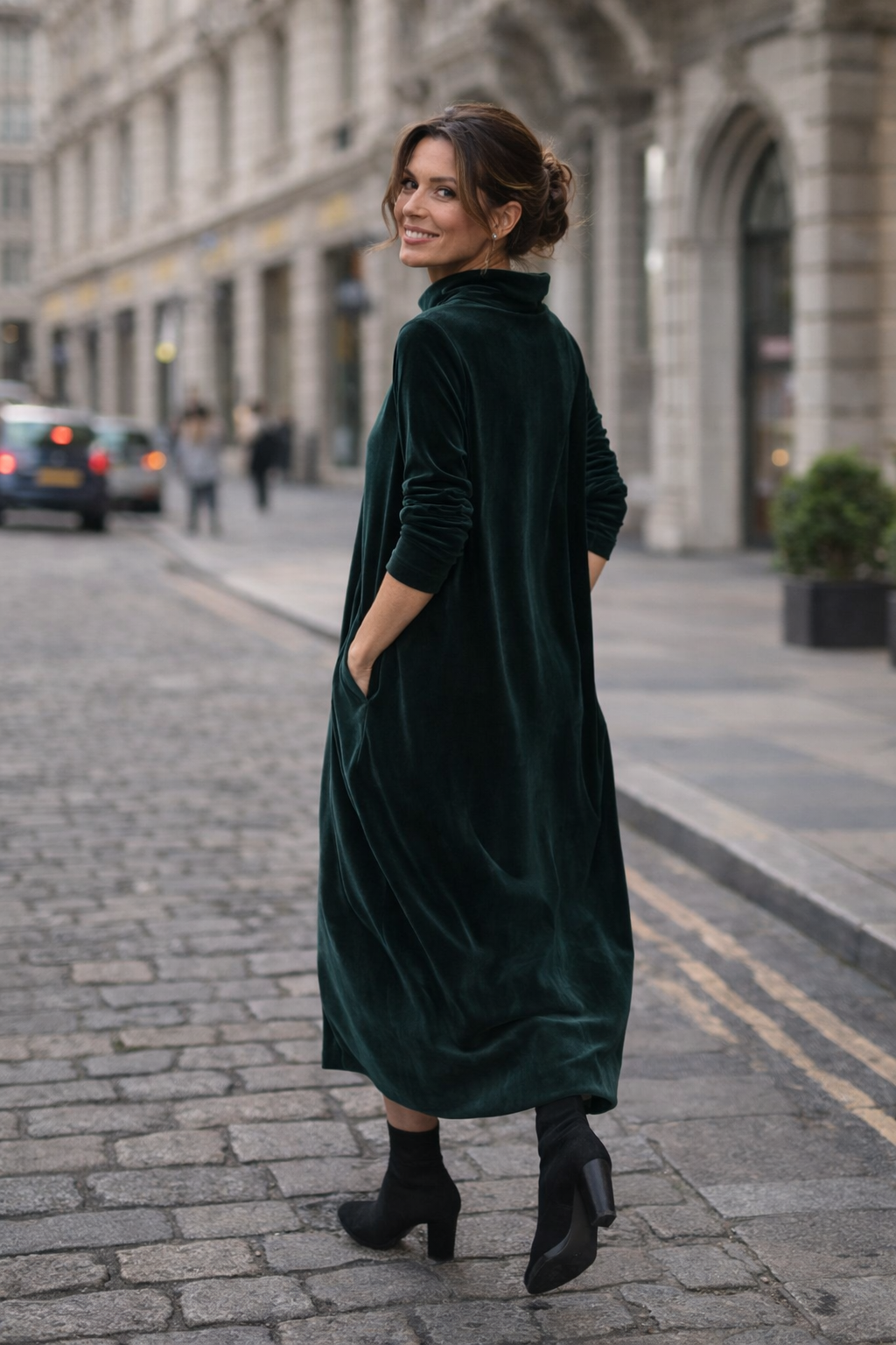 Aria – Elegancka zwiewna sukienka z golfem