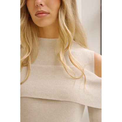 SWETER Z ODKRYTYMI RAMIONAMI